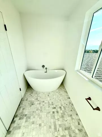 Bath - 10158 S High Point Ln E, Sandy, UT 84092 photo 3 of 6