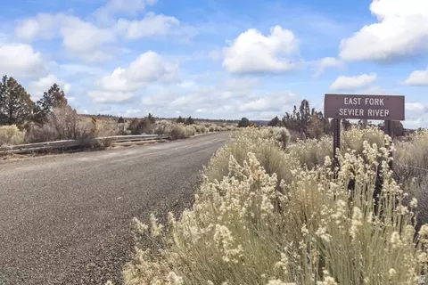 295 S Jt Rd, Bryce, UT 84764 photo 2