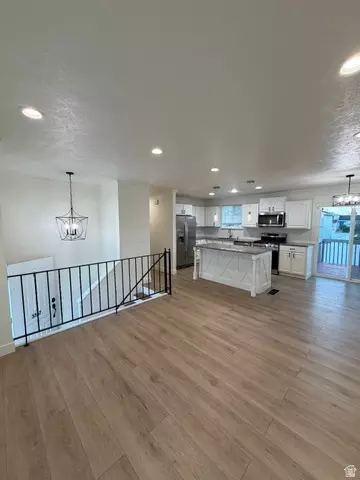 5557 W Joshua Cir, West Jordan, UT 84081