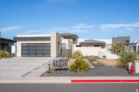 1490 W Torrey Pines Rd, Hurricane, UT 84737