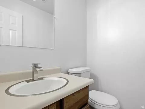 Bath - 1664 Willowbrook Dr #BLDG 12, Provo, UT 84604 photo 2 of 2