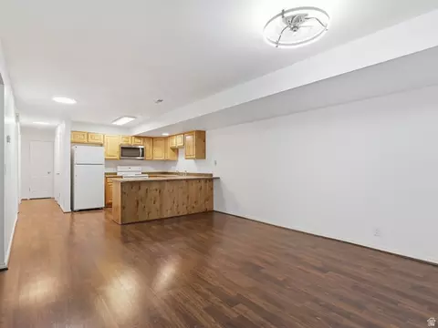 Living - 1664 Willowbrook Dr #BLDG 12, Provo, UT 84604 photo 1 of 4