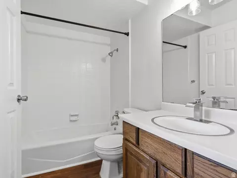 Bath - 1664 Willowbrook Dr #BLDG 12, Provo, UT 84604 photo 1 of 2