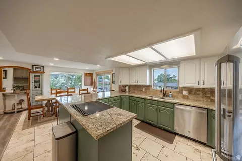 Kitchen - 1987 S Claremont Dr E, Bountiful, UT 84010 photo 1 of 2