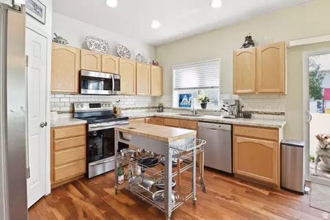 Kitchen - 732 E Sand Dollar Dr S, Sandy, UT 84094 photo 1 of 2