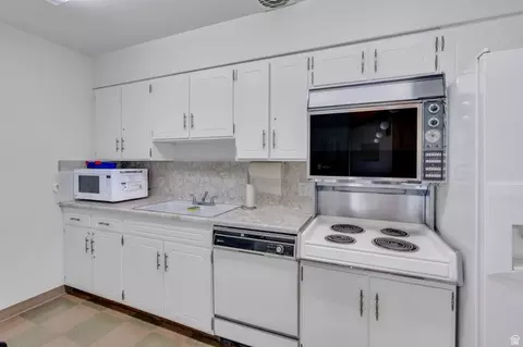 Kitchen - 1909 E 5150 S, Holladay, UT 84117 photo 4 of 4