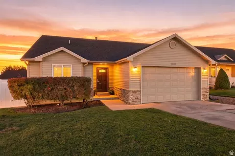 8533 S Sunrise Oak Dr, West Jordan, UT 84081
