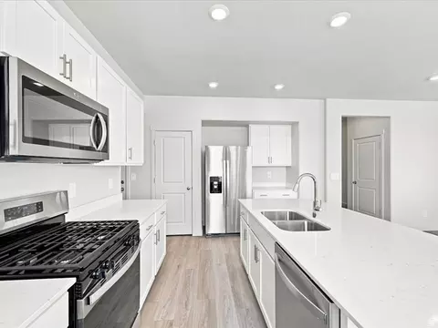 Kitchen - 952 E Cody St #6121, Eagle Mountain, UT 84005 photo 4 of 6