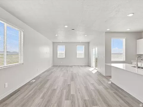 Living - 952 E Cody St #6121, Eagle Mountain, UT 84005 photo 3 of 5