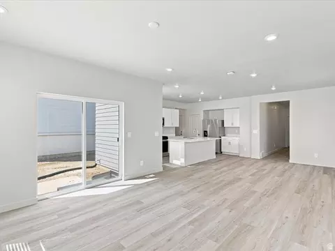 Living - 952 E Cody St #6121, Eagle Mountain, UT 84005 photo 2 of 5