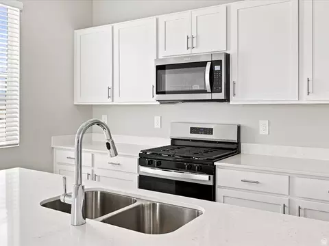 Kitchen - 952 E Cody St #6121, Eagle Mountain, UT 84005 photo 2 of 6