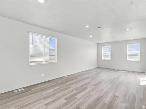 Living - 952 E Cody St #6121, Eagle Mountain, UT 84005 photo 4 of 5