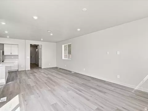Living - 952 E Cody St #6121, Eagle Mountain, UT 84005 photo 5 of 5