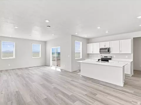 Living - 952 E Cody St #6121, Eagle Mountain, UT 84005 photo 1 of 5