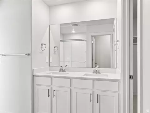 Bath - 952 E Cody St #6121, Eagle Mountain, UT 84005 photo 3 of 7