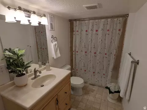 Bath - 1190 Regent Ct, Orem, UT 84057 photo 4 of 4