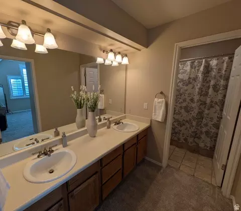 Bath - 1190 Regent Ct, Orem, UT 84057 photo 1 of 4