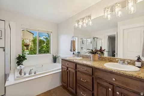 Bath - 9012 N Suffolk Ln E, Eagle Mountain, UT 84005 photo 3 of 5
