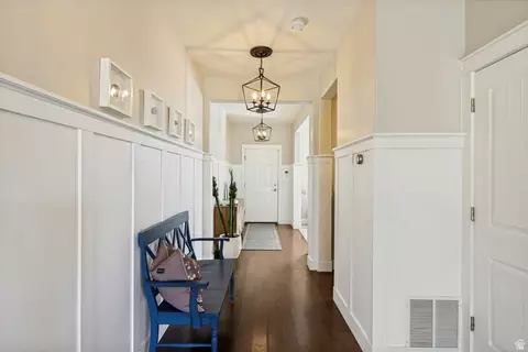 Entry Way - 9012 N Suffolk Ln E, Eagle Mountain, UT 84005 photo 3 of 4