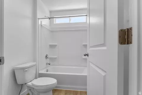 Bath - 1868 E 960 N #405, Salem, UT 84653 photo 2 of 5