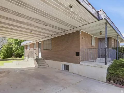 Exterior - 6082 S Main St, Murray, UT 84107 photo 4 of 8