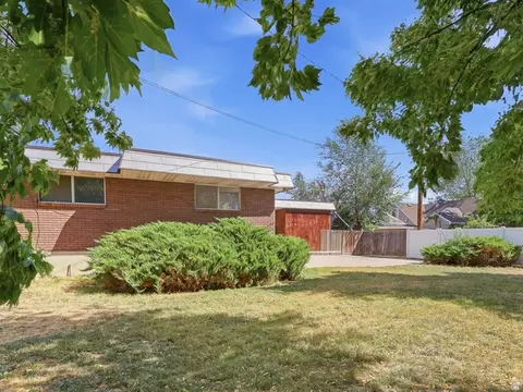 Exterior - 6082 S Main St, Murray, UT 84107 photo 7 of 8