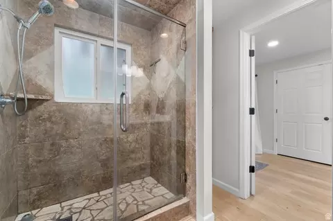 Bath - 623 E 8600 S, Sandy, UT 84070 photo 3 of 4