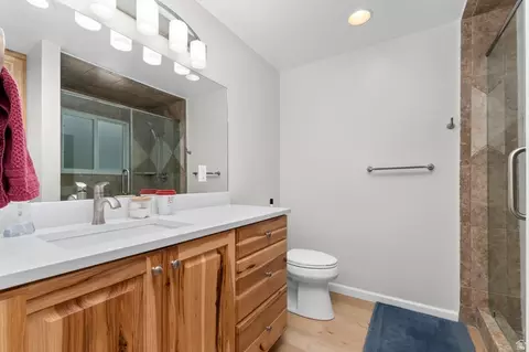 Bath - 623 E 8600 S, Sandy, UT 84070 photo 2 of 4