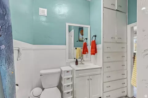 Bath - 612 S 600 E, River Heights, UT 84321 photo 1 of 4
