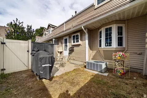 Exterior - 582 E 6870 S, Midvale, UT 84047 photo 1 of 2