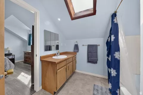 Bath - 582 E 6870 S, Midvale, UT 84047 photo 2 of 3