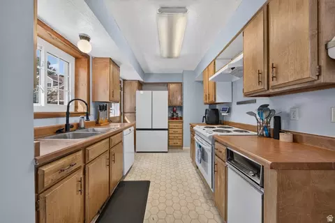 Kitchen - 582 E 6870 S, Midvale, UT 84047 photo 1 of 2