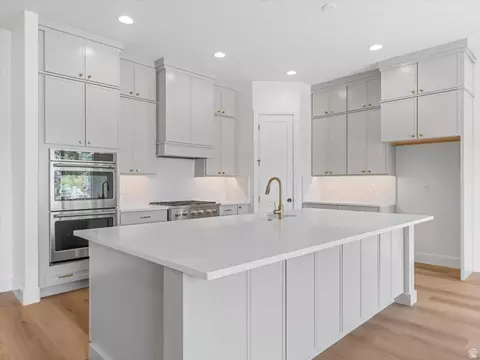 Kitchen - 1987 E Walker Meadows Cir, Holladay, UT 84117 photo 2 of 3