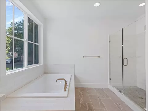Bath - 1987 E Walker Meadows Cir, Holladay, UT 84117 photo 2 of 6