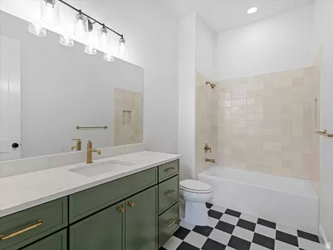 Bath - 1987 E Walker Meadows Cir, Holladay, UT 84117 photo 3 of 6
