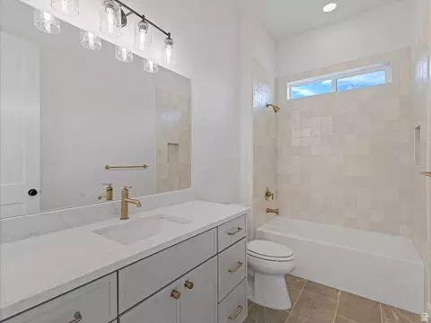 Bath - 1987 E Walker Meadows Cir, Holladay, UT 84117 photo 4 of 6