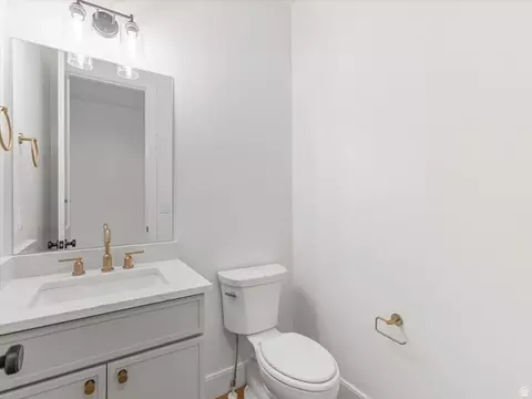 Bath - 1987 E Walker Meadows Cir, Holladay, UT 84117 photo 5 of 6