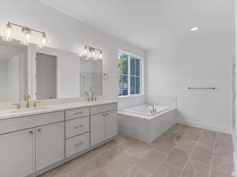 Bath - 1987 E Walker Meadows Cir, Holladay, UT 84117 photo 1 of 6