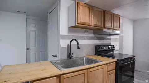 Kitchen - 828 S 210 W, Orem, UT 84058 photo 5 of 5