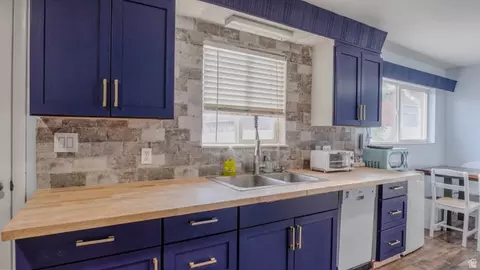 Kitchen - 828 S 210 W, Orem, UT 84058 photo 2 of 5