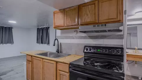 Kitchen - 828 S 210 W, Orem, UT 84058 photo 4 of 5