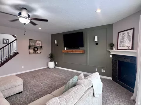 Living - 1496 W 2000 S, Syracuse, UT 84075 photo 4 of 7