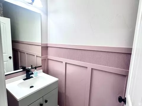 Bath - 1496 W 2000 S, Syracuse, UT 84075 photo 6 of 8