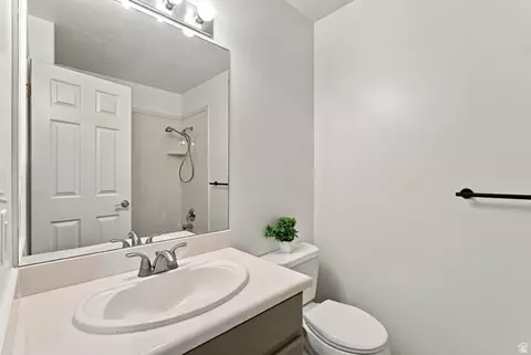 Bath - 363 E 1900 S, Clearfield, UT 84015 photo 1 of 4