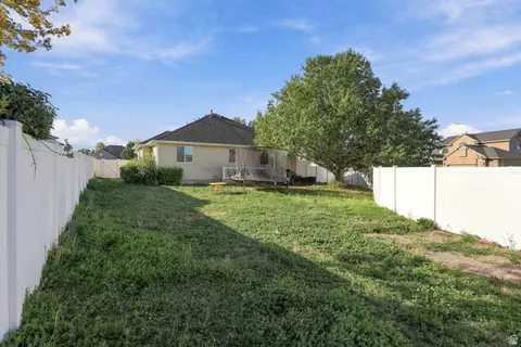 Exterior - 363 E 1900 S, Clearfield, UT 84015 photo 5 of 9