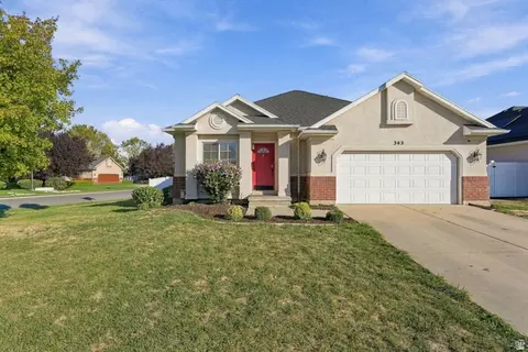Exterior - 363 E 1900 S, Clearfield, UT 84015 photo 3 of 9
