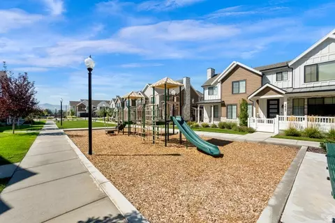 Exterior - 1440 E Tuscan Oak Way, Sandy, UT 84092 photo 5 of 5