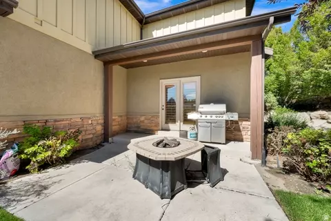 Exterior - 1440 E Tuscan Oak Way, Sandy, UT 84092 photo 2 of 5