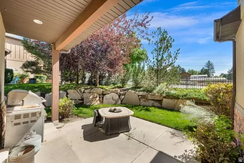 Exterior - 1440 E Tuscan Oak Way, Sandy, UT 84092 photo 4 of 5