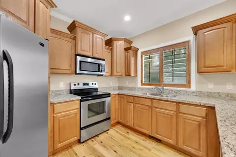Kitchen - 1440 E Tuscan Oak Way, Sandy, UT 84092 photo 2 of 4